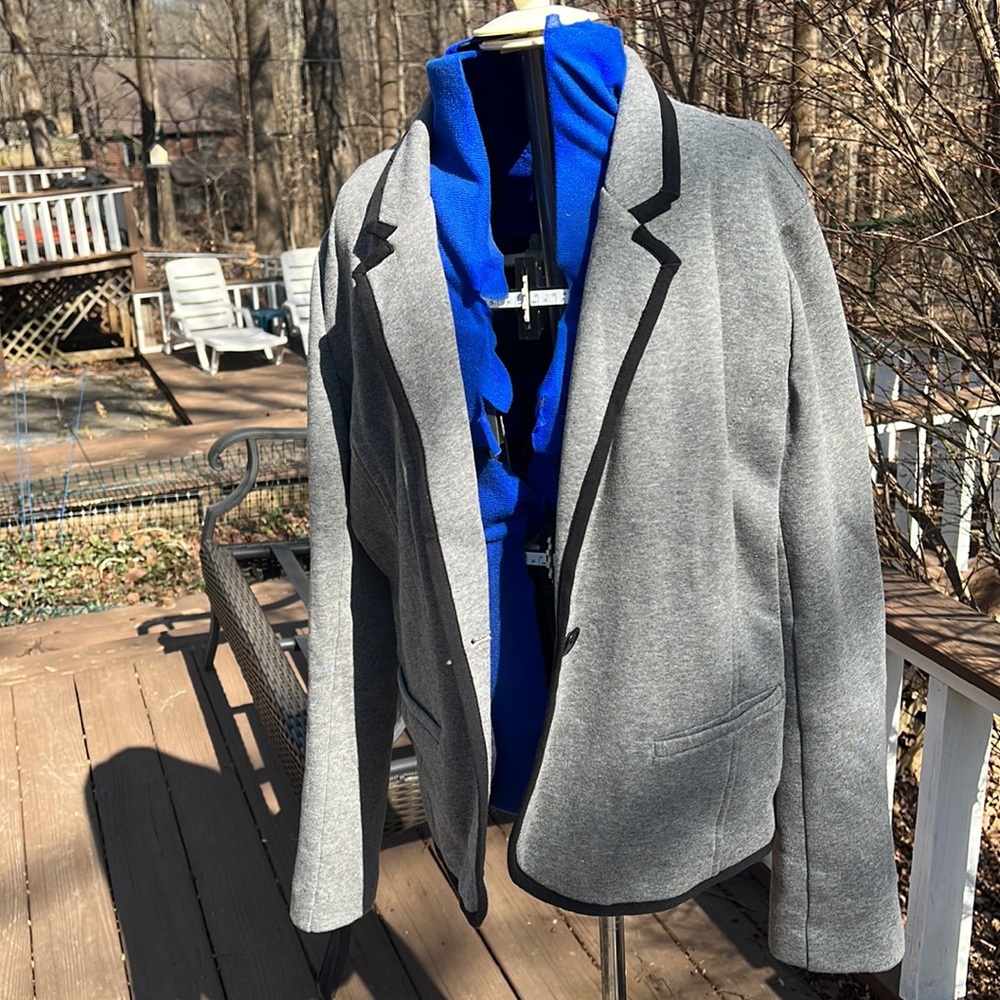 Grey blazer - Picture 2 of 6